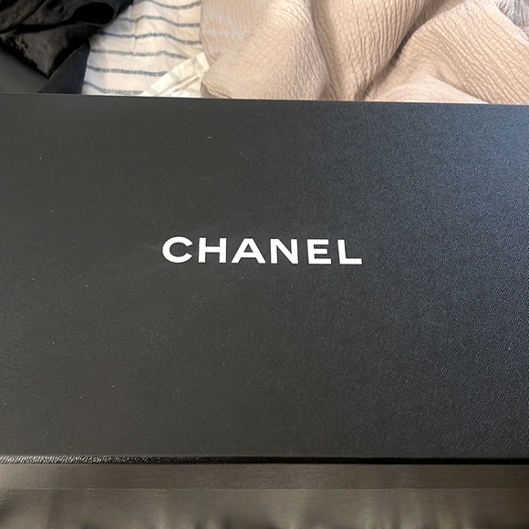 CHANEL SNEAKERS - Picture 5 of 7